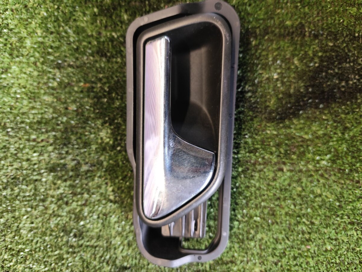 Ручка правової передньої двері Volkswagen Touran I (2003-2010) 1T0837198A