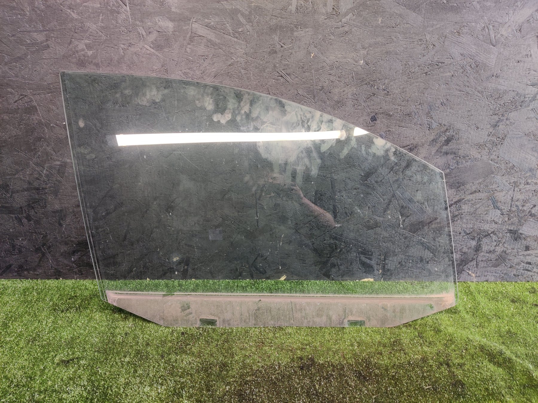 Скло переднє праве Volkswagen Touran I (2003-2010) 1T0845202D