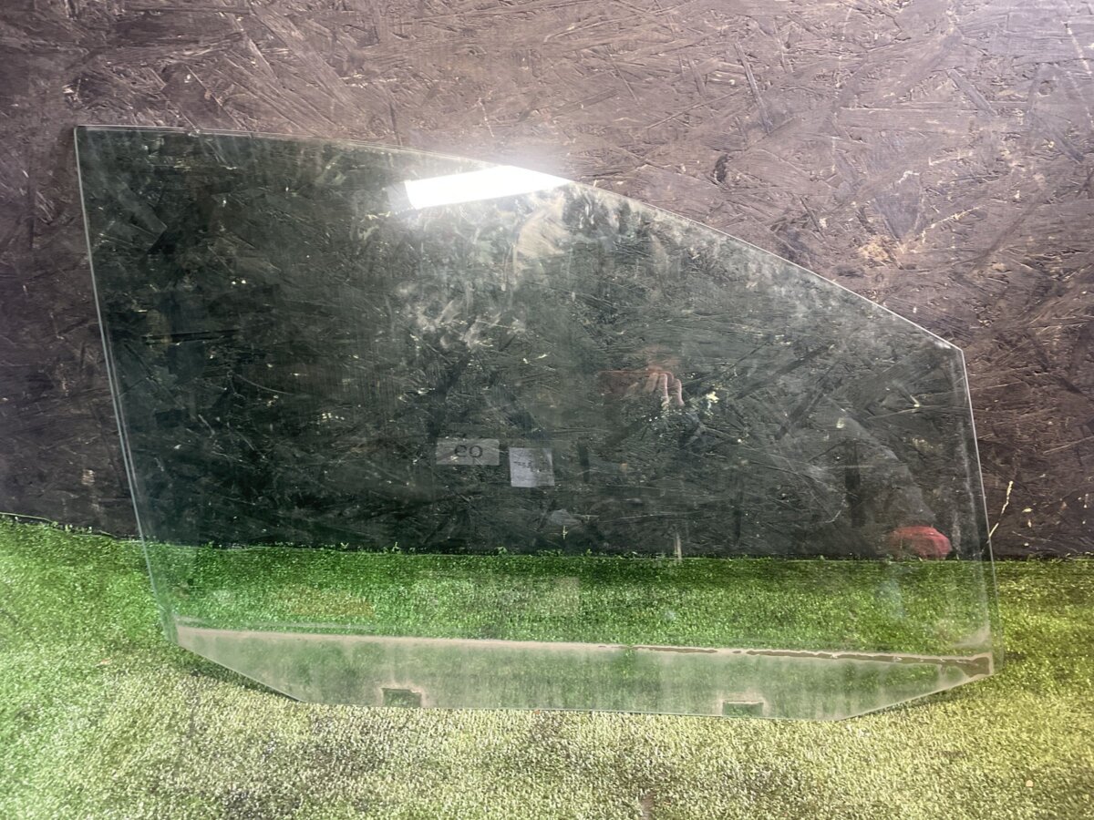 Скло передніх правих дверей Volkswagen Touran I (2003-2010) 1T0845202D