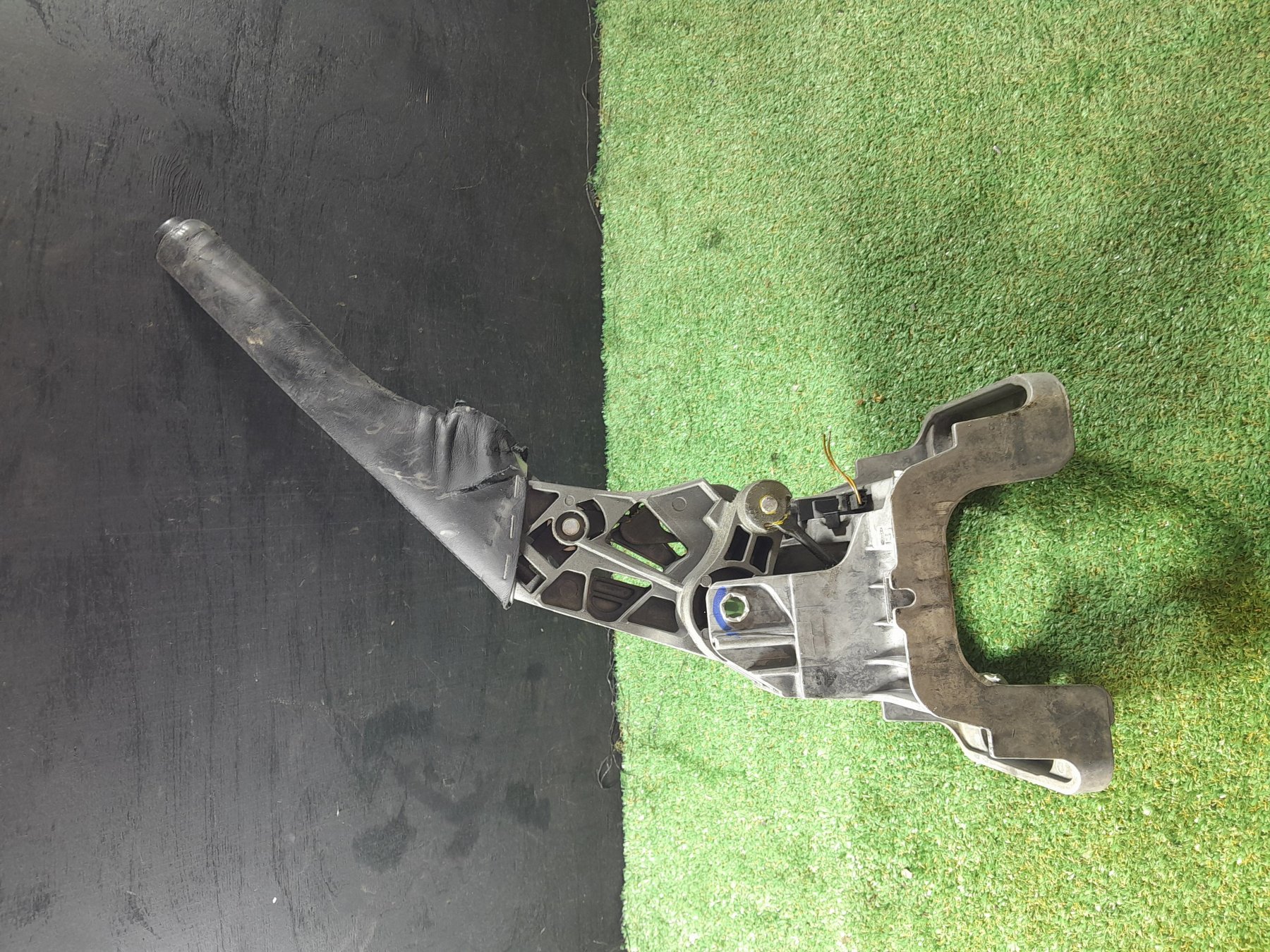 Важіль гальма стоянки (ручник) Volkswagen Touran I (2003-2010) 1T1711303G