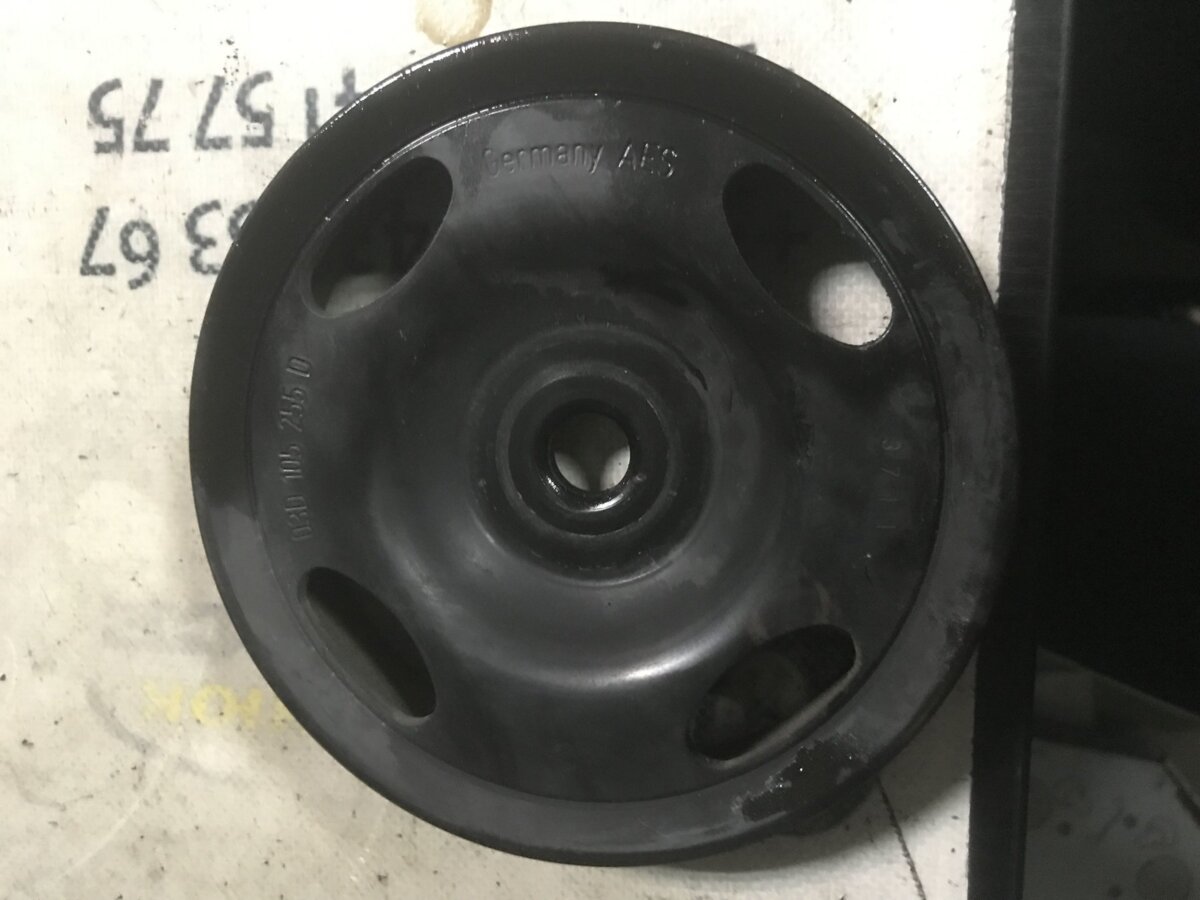 Volkswagen Touran I (2003-2010) 03D105255D