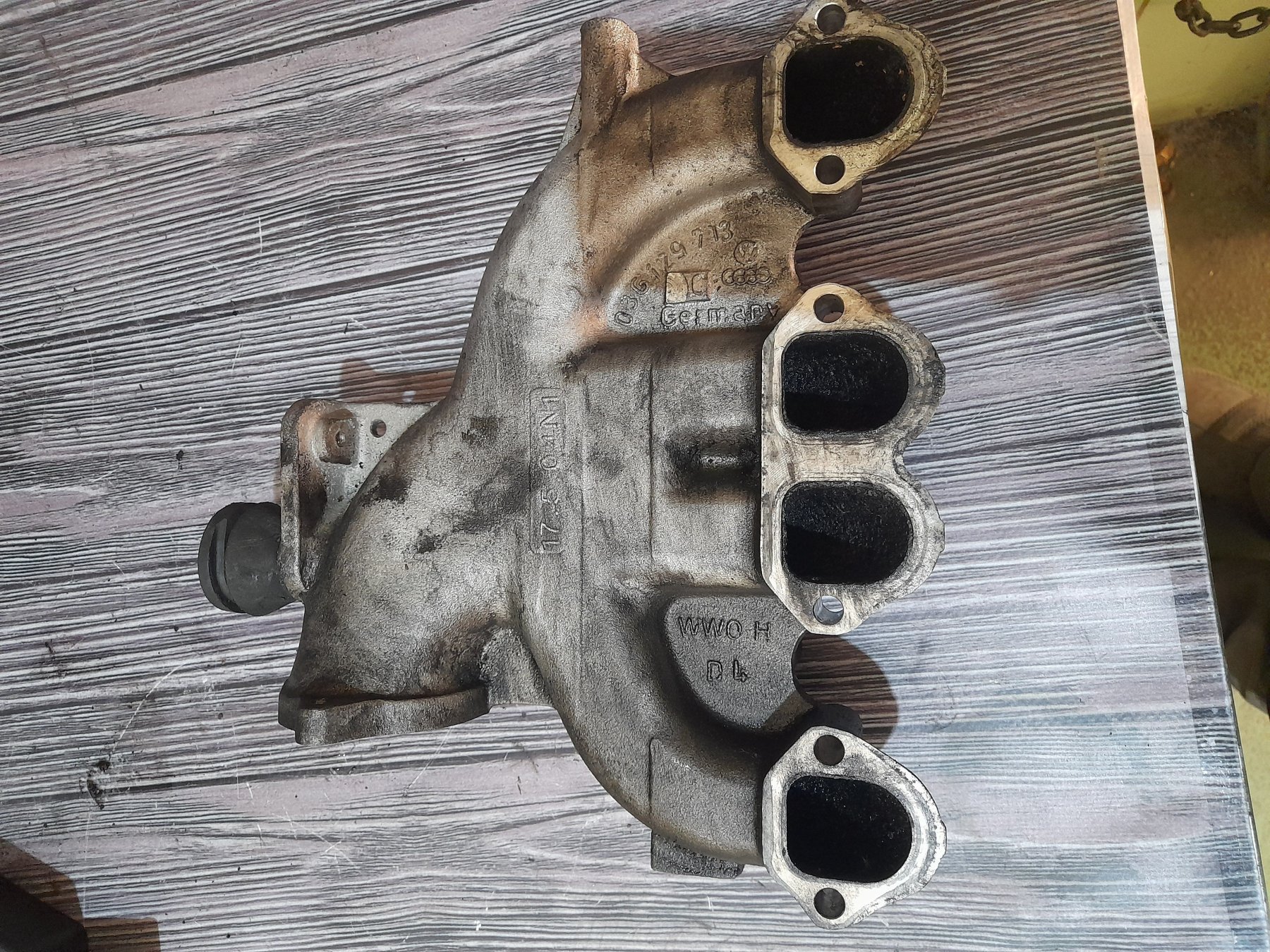 Впускний колектор Volkswagen Golf V (2003-2009),Jetta V (2005-2011),Touran I (2003-2010) 03G129713