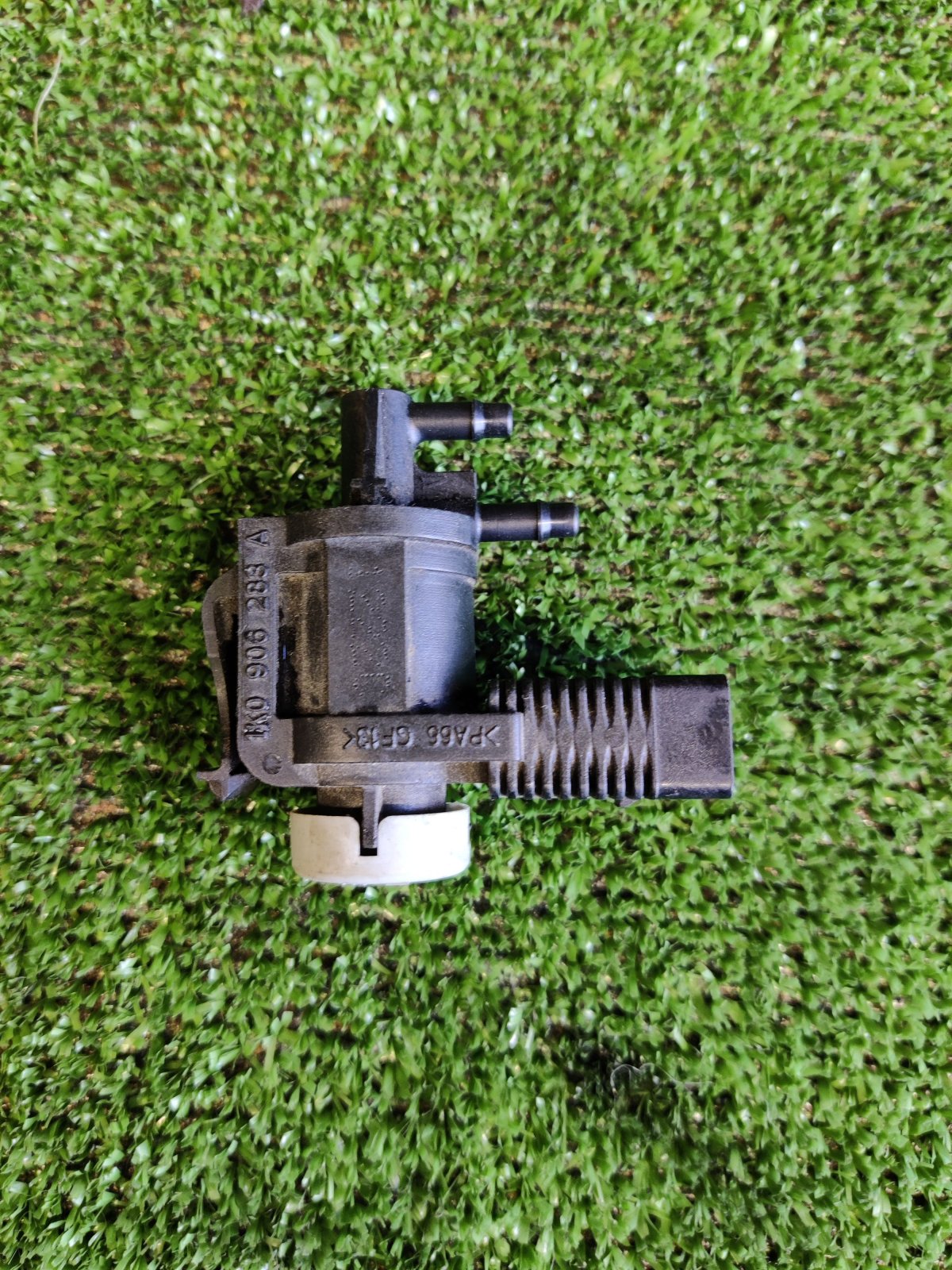 Клапан рециркуляц. відпр.газів Volkswagen Touran I Рестайл (2010-2015) 1K0906283A