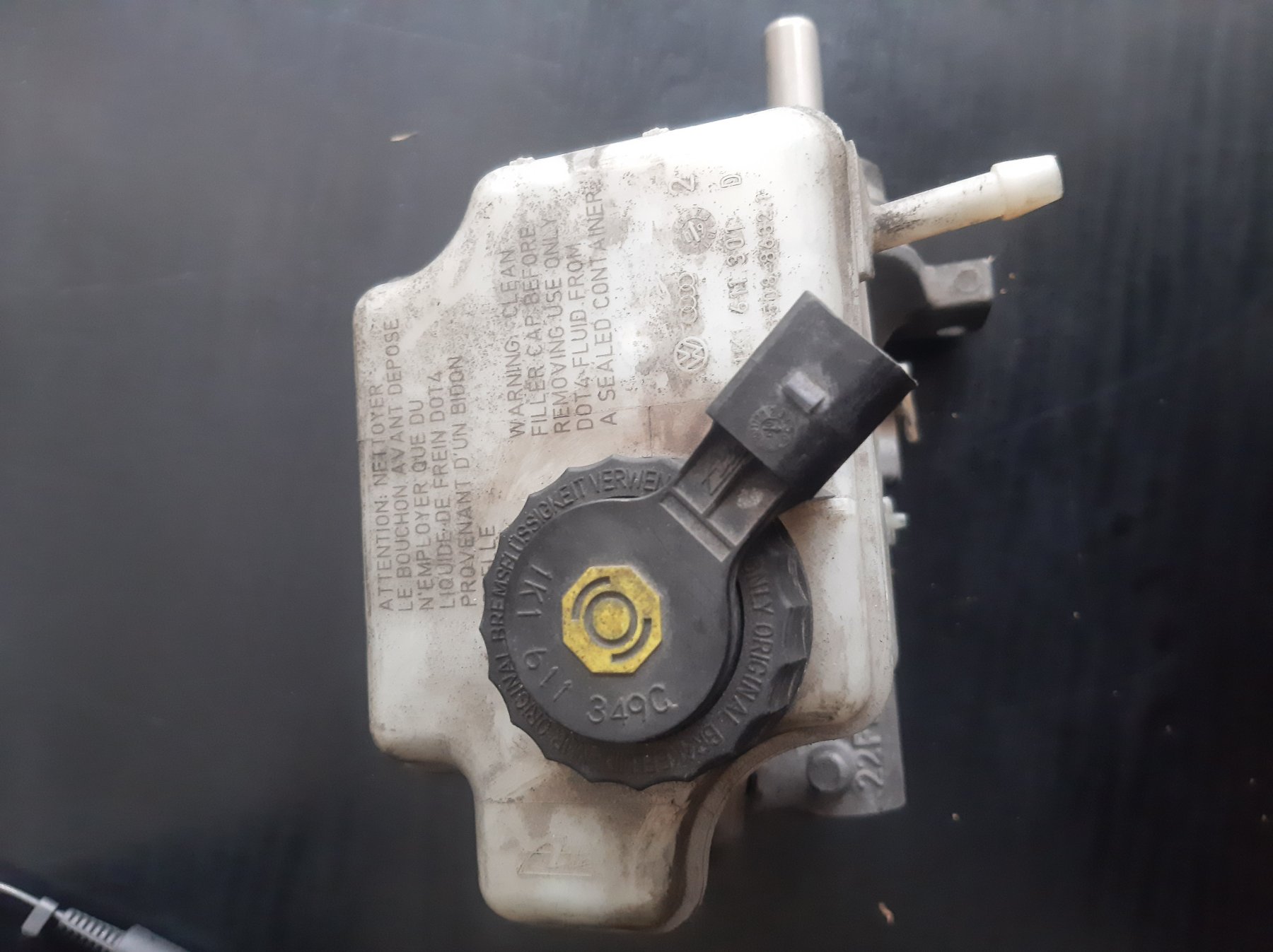 Компенсаційний бачок гальмівної рідини Volkswagen Touran I Рестайл (2010-2015) 1K1611301D