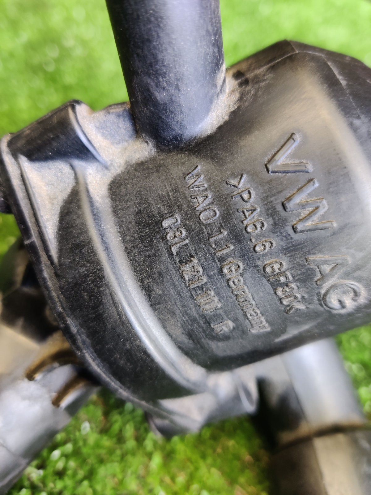 кожух термостата; корпус термостата в зборі; термостат в зборі; корпус термостата Volkswagen Touran I Рестайл (2010-2015) 03L121111R