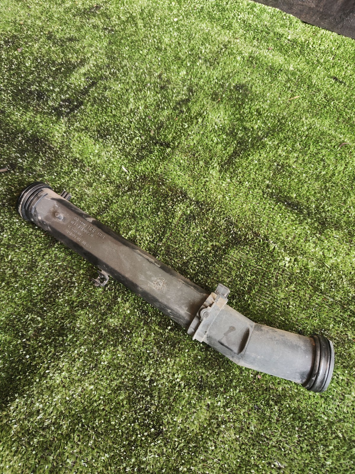 Патрубок системи охолодження Volkswagen Touran I Рестайл (2010-2015) 032121065D