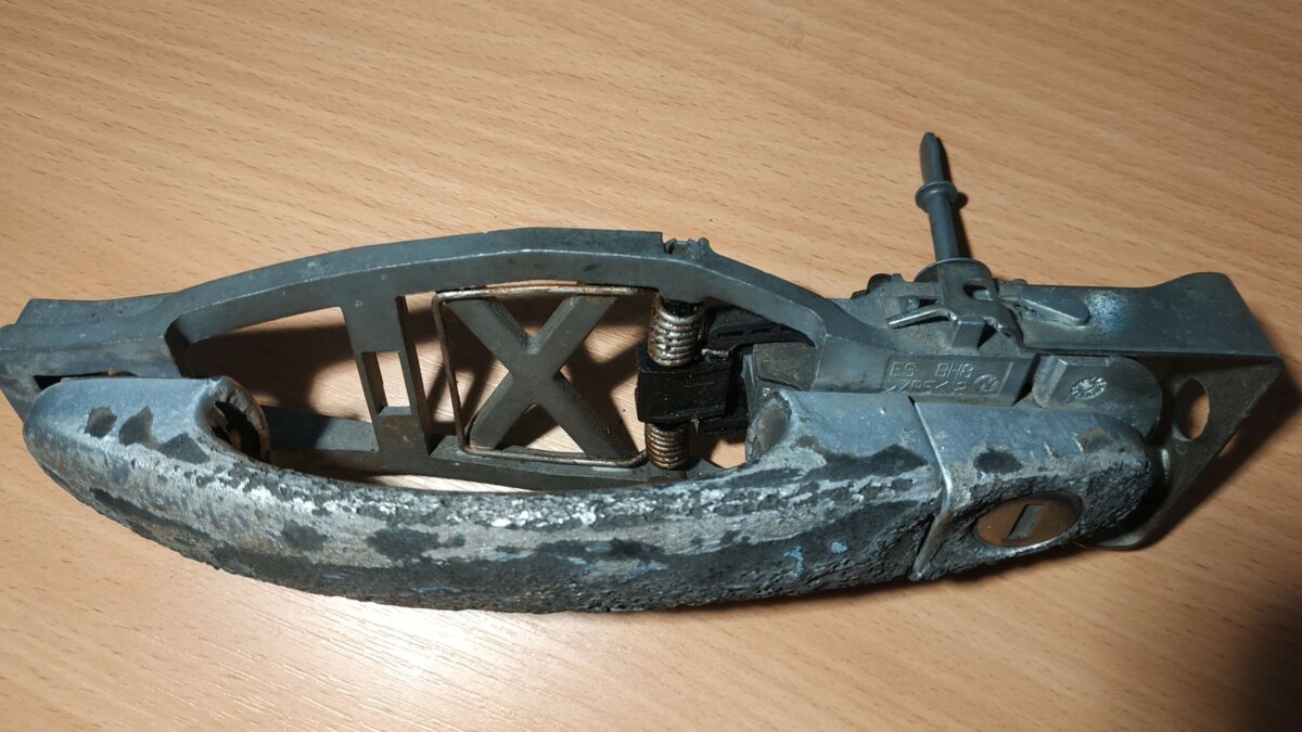 Ручка двері наруж. перед лев vw touran 03-10 Volkswagen Touran I Рестайл (2010-2015) 1T0837885B