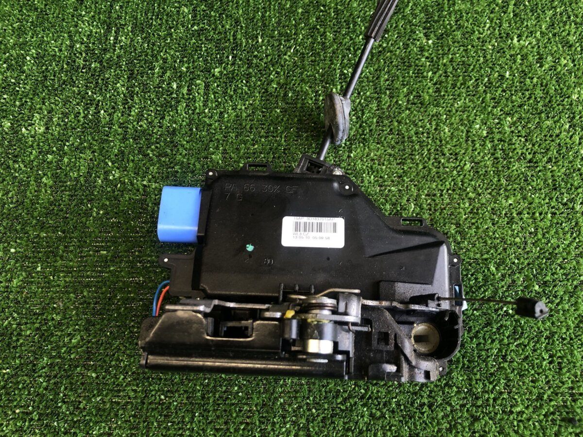 Замок двері водія Volkswagen Touran I Рестайл (2010-2015) 3D1837015AP