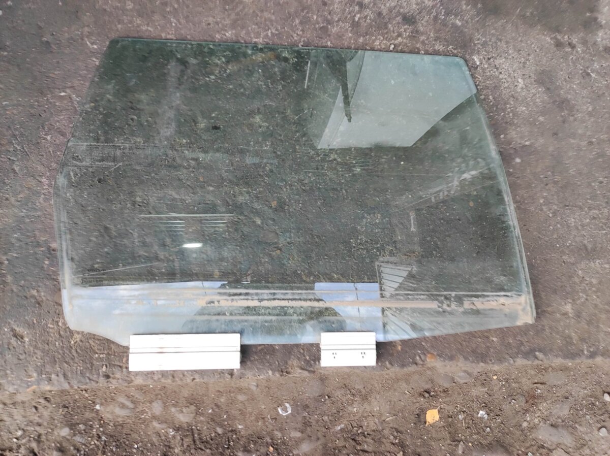 вікно задніх дверей; скло заднє праве; скло задніх дверей, правих; скло задньої двері правої Volvo 850 1 (1991-1997) 9484602