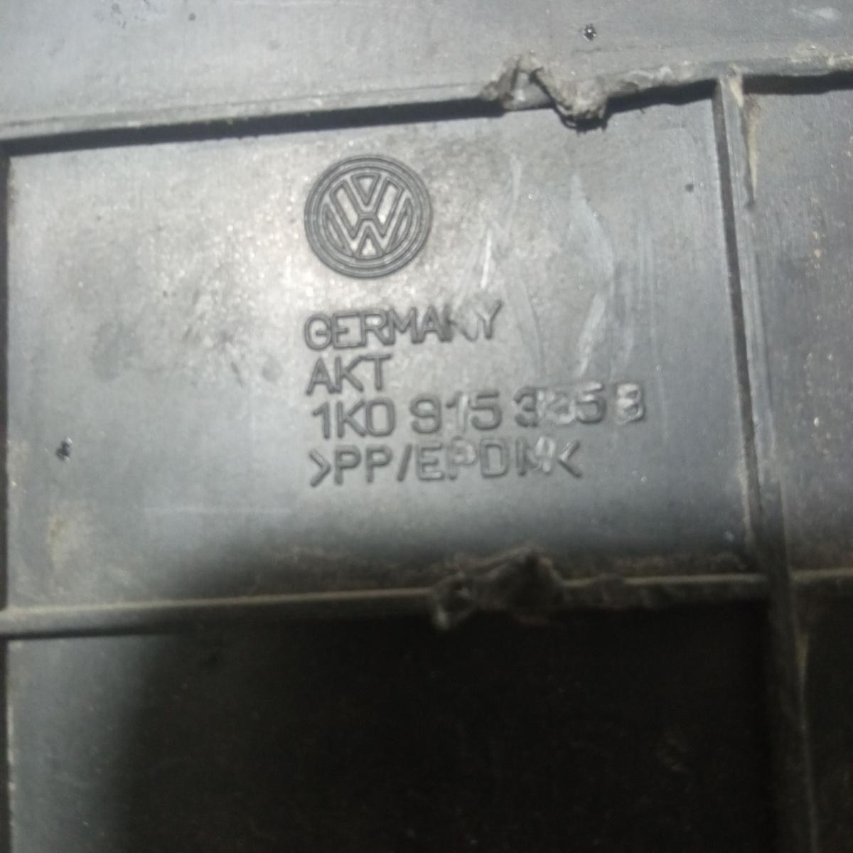 Полиця акумуляторна в зборі 4 частини пластик VW Touran 2003-2010  1K0915335B Vag Б/У